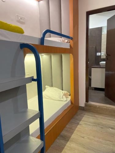 1 bunk bed