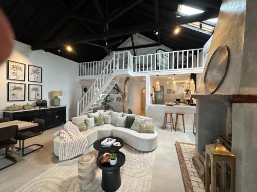 Royal Barn Loft in อซามบูจา