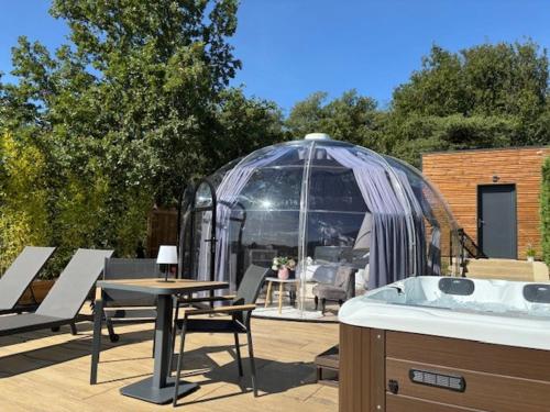 Bulle StelleA 26 m2, SPA Privatif au domaine CollineA in Bathernay