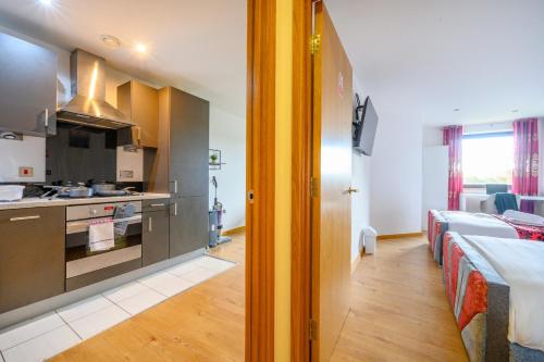 Facilities, F302 Lovely & Relaxing Stay With View in Shipley