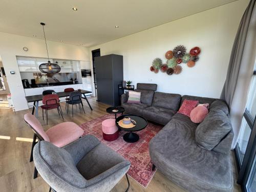 Enkhuizer Strand Chalet IJsselmeerblick Zweite Reihe mit Zaun Haus Nr 221 in Boerenhoek Molenweg Burgwal