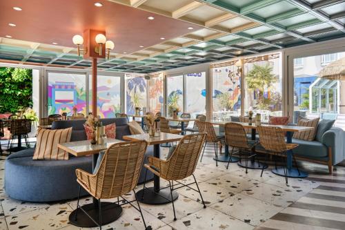 Ресторант, Hotel Chromatics and Restaurant Hill Club by HappyCulture in Лион