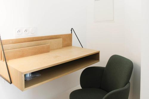 Beautiful Bright Apartment Near The Marais - image 2