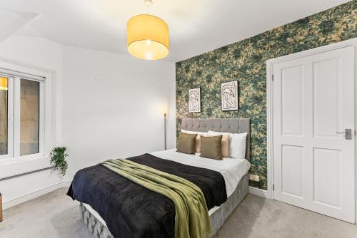 Lovely Central Bath House - Parking - Sleeps 7, Бат (фото 3)