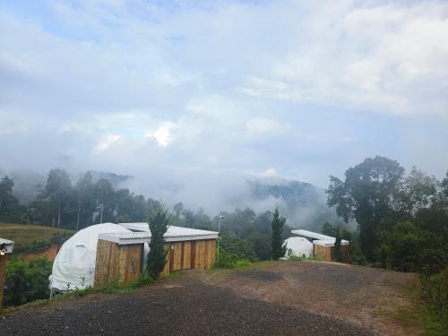 หุบเขาโฮมสเตย์ แม่แตง near Pong Dued Geyser