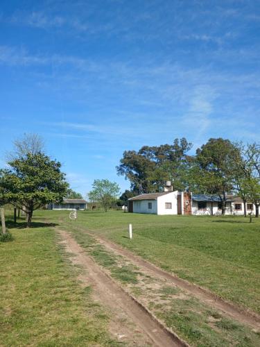 Los Arboles, casa completa a 5 minutos del Aeropuerto Ezeiza near Ministro Pistarini International Airport