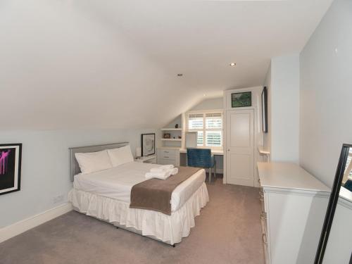Pass the Keys Exclusive Family Home with Garden in Balham London, London (photo 9)
