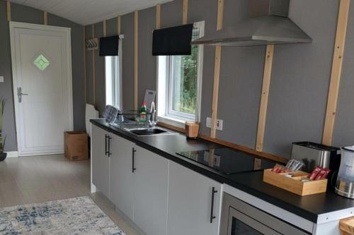 Tranquil Cabin Retreat- Sleeps 2 Parking in Llangadfan
