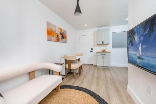 Rest & Explore Miami's Best - Unit C