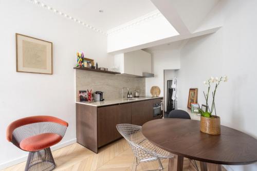 Superb studio with terrasse & 24-7 security in the heart of Paris!, Parigi (foto 6)