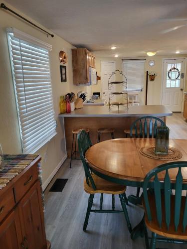 Keystone Direct Lake Front Cottage 2BR in Keystone Heights