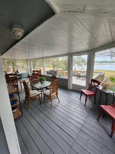 Keystone Direct Lake Front Cottage 2BR in Keystone Heights