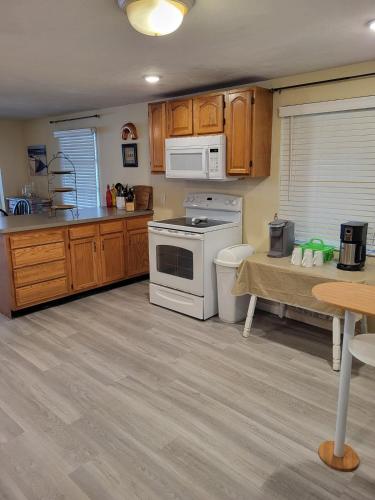 Keystone Direct Lake Front Cottage 2BR in Keystone Heights