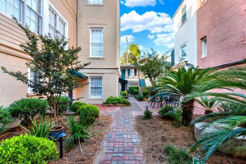 Hideaway on Jones - image 6