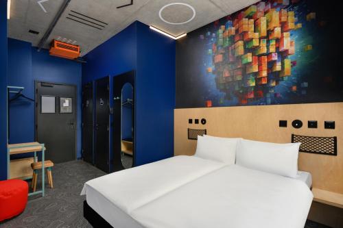 room detail thumbnail 1