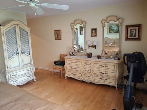 Family retreat with lake views and near Disney in St Cloud (FL)