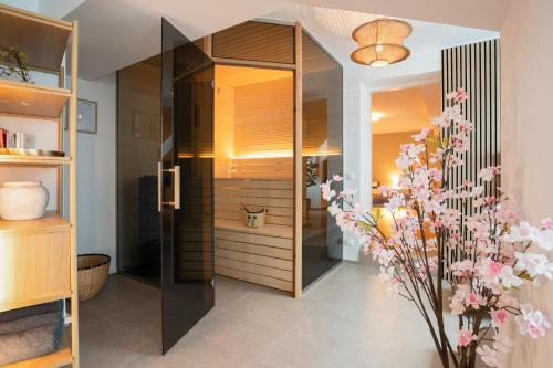 Wellness Altstadt Suite - Sauna, Whirlpool & Free Parking by HERO HOMES Graz