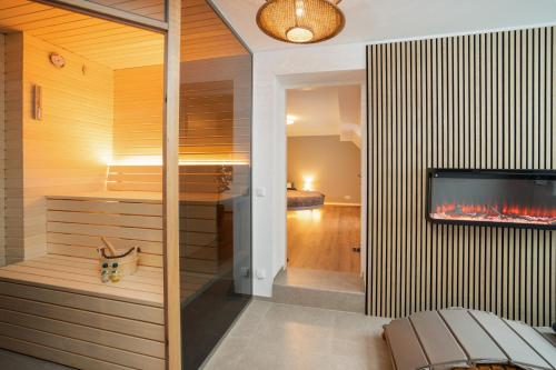 Wellness Retreat for 2 with Private Sauna & Whirlpool - Free Parking, Quiet City Center by HERO HOMES - Apartment - Graz