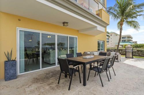 Beachfront - Ocean Extravaganza 3BR condo - E121, Palm-Eagle Beach (fotografie 6)
