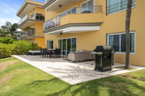 Beachfront - Ocean Extravaganza 3BR condo - E121, Palm-Eagle Beach (fotografie 8)
