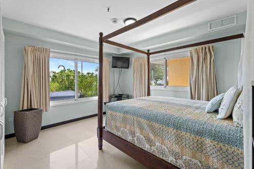 Beachfront - Ocean Extravaganza 3BR condo - E121 - image 4