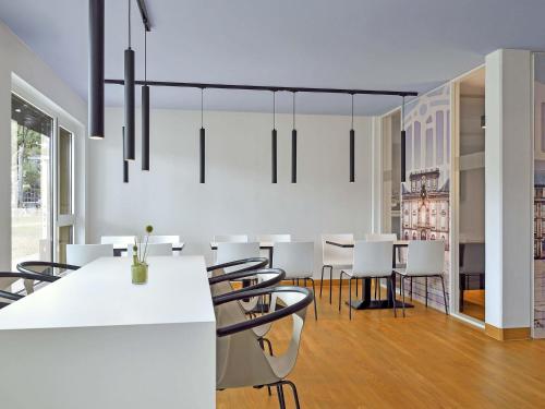 餐廳, B&B HOTEL Mannheim-Neuostheim in 塞肯海姆