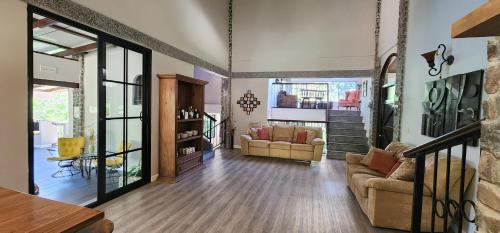 設施, La Casa de Carmen in 塞羅阿蘇爾