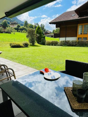 Kert, Alpine Haven Chalet II in Iseltwald