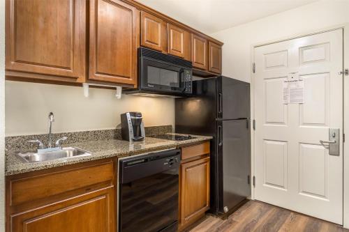 Best Western Plus Valdosta Hotel & Suites - image 13