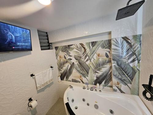 Departamento exclusivo en Cusco con jacuzzi privado y diseño moderno - image 3