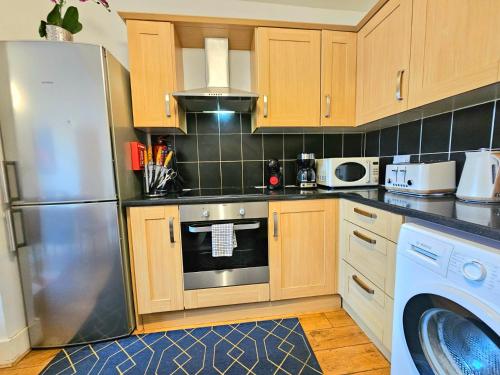 4 Bedroom, 3 Bathroom Private House in Central London, 3 minutes walk to Edgware Road Station, London (photo 7)