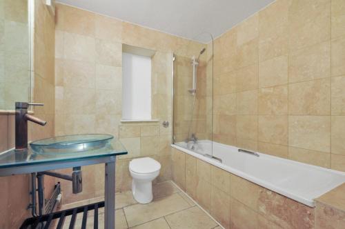 Premium 2-Pax Apartment with Kitchen in Central London, Londra (foto 3)