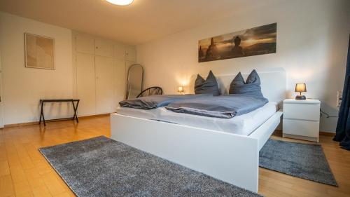 Dachgeschosswohnung am Fuße des Georgenbergs in 羅伊特林根