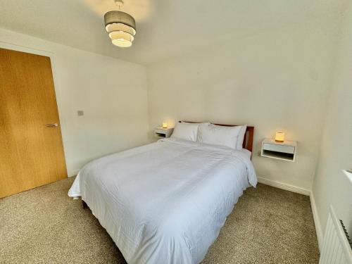 Stormont - Stunning 2 King Bedroom Apartment with Patio in น็อค