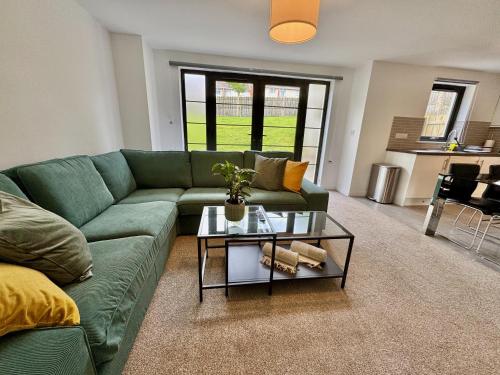 Stormont - Stunning 2 King Bedroom Apartment with Patio in น็อค