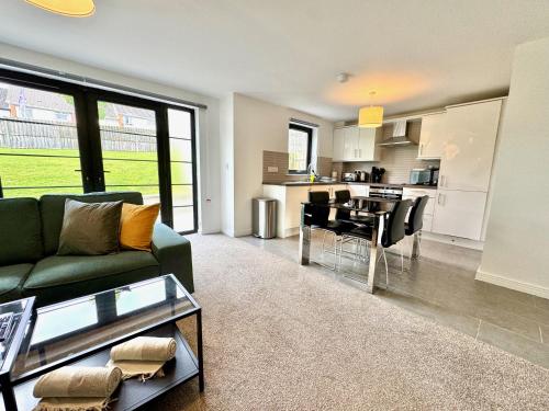 Stormont - Stunning 2 King Bedroom Apartment with Patio in น็อค
