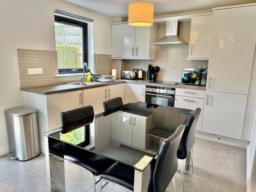 Stormont - Stunning 2 King Bedroom Apartment with Patio in น็อค