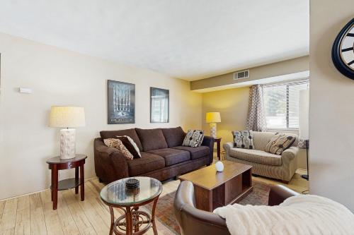 Palm Canyon Breeze - 8292