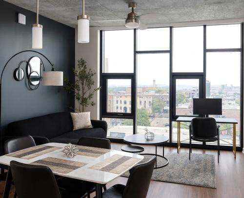 Modern 2BR Gem Rooftop Pool and Workspaces – khách sạn tại Five Points South