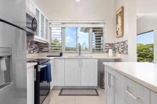 3rd Floor Condo wMountain Views - Beach Access - Pool) in Plantation Village