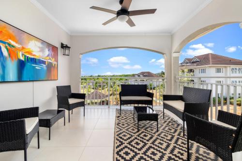 3rd Floor Condo wMountain Views - Beach Access - Pool) in Plantation Village