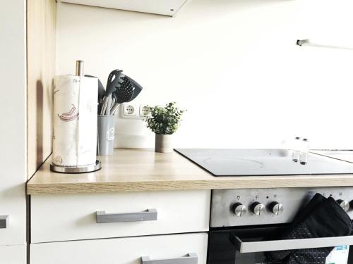 HolidayHome Aparments I Spaceous Room in BER-Reinickendorf 1 Min to Metro Station in Airport Berlin-Tegel