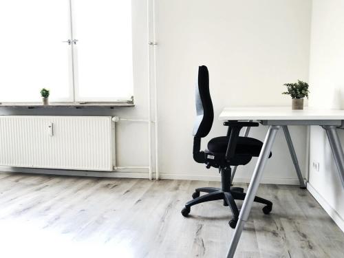 HolidayHome Aparments I Spaceous Room in BER-Reinickendorf 1 Min to Metro Station in Airport Berlin-Tegel