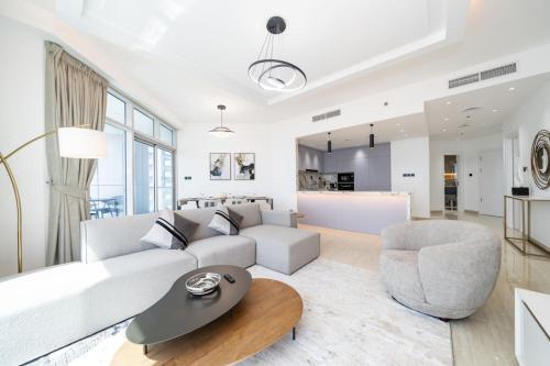 High-Floor Upgraded 3-Bed Marina Apartment, Dubai (photo 4)