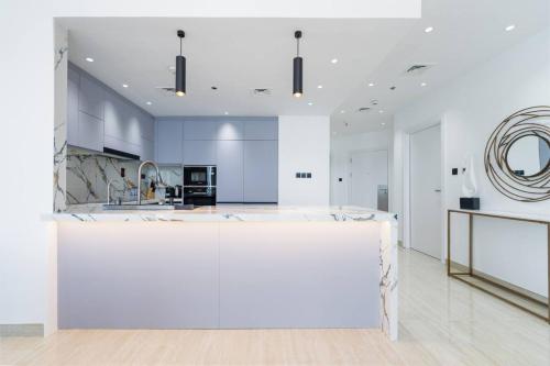 High-Floor Upgraded 3-Bed Marina Apartment, Dubai (photo 10)
