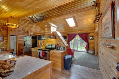 Lake Access at Peaceful Kenai Peninsula Getaway in ริดจ์ เวย์