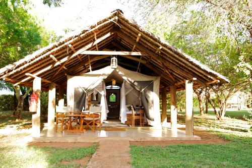 Voyager Ziwani Tented Camp in Ziwani