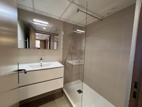 Cap Hermes 200 residence avec piscine et vue port - image 5