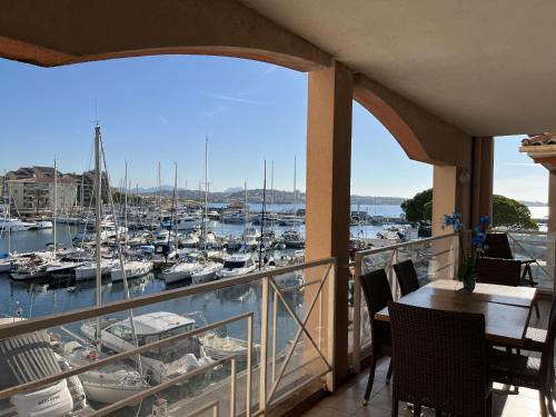 Cap Hermes 200 residence avec piscine et vue port - image 4