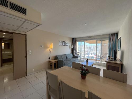 Cap Hermes 200 residence avec piscine et vue port - image 3